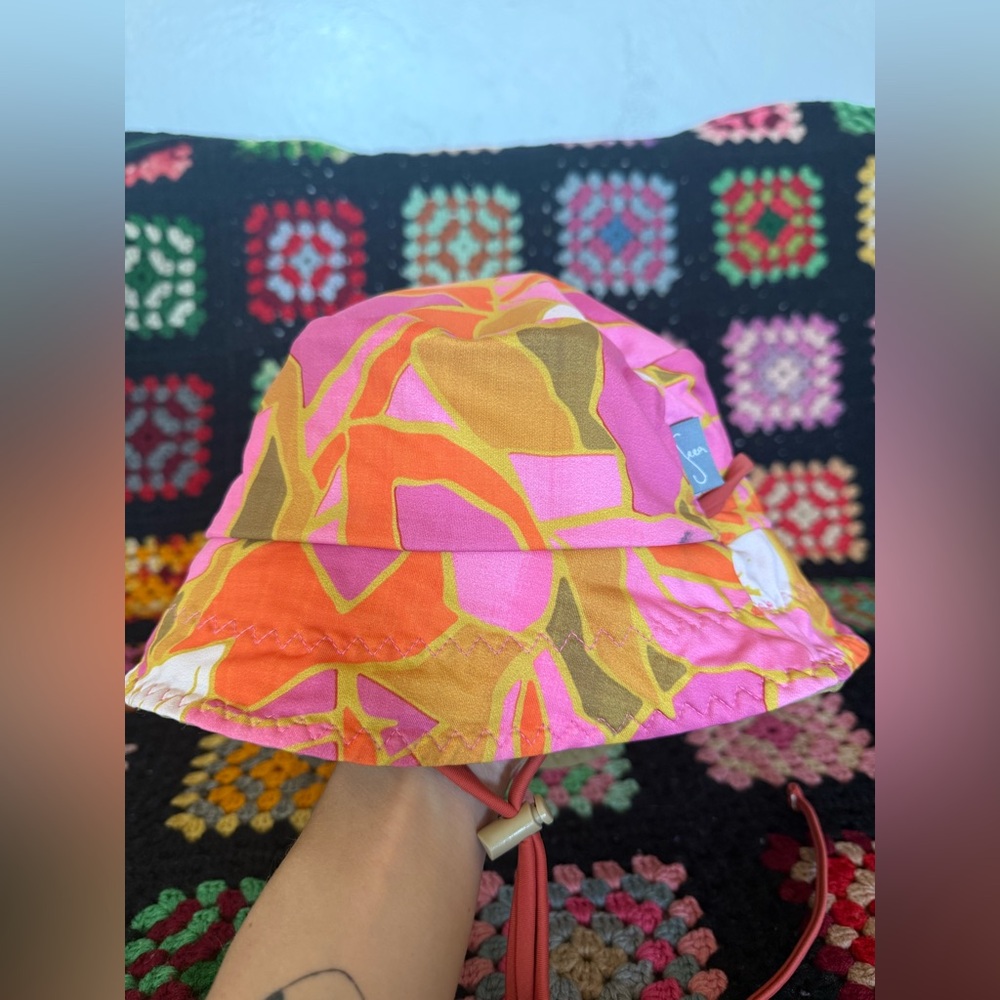 Seea Ada Reversible Bucket Hat